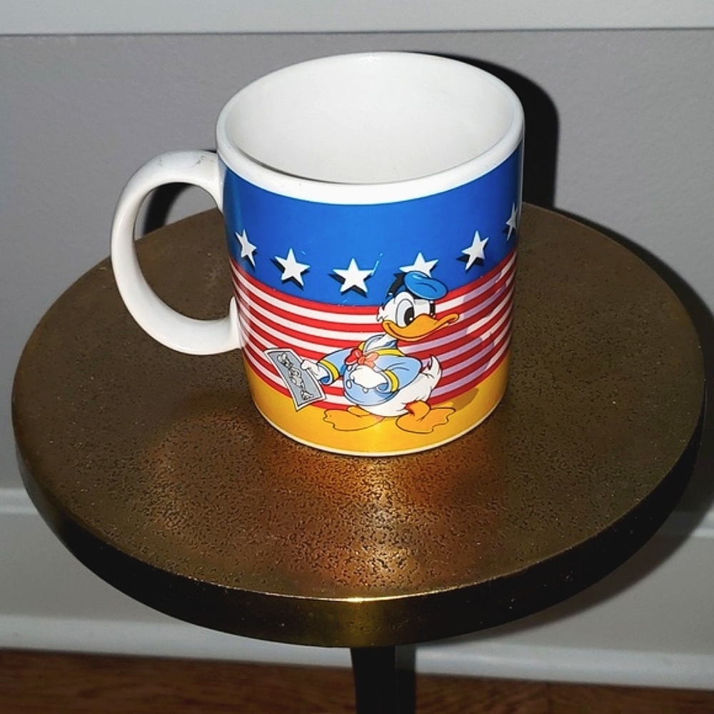 VTG Disney Mug featuring Donald and Daisy Duck